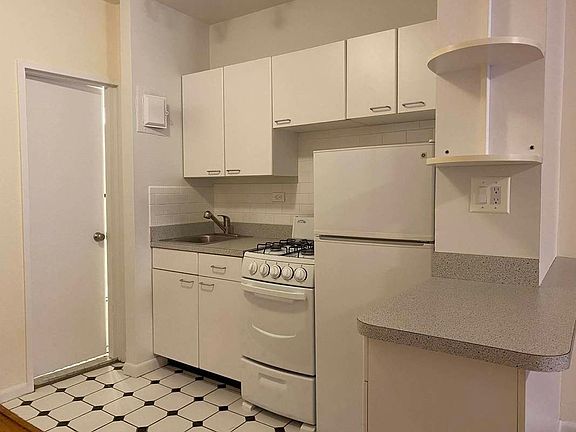 4th image of 146 5th Ave APT 7C