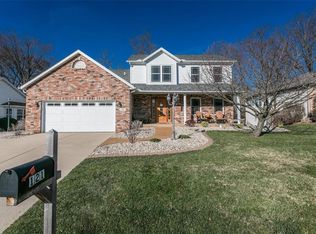 121 Oaklawn Dr, Glen Carbon, IL 62034