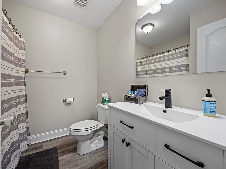 686 Colonial Hills Dr — Photo 36