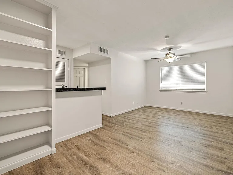 4306 Avenue A #105 — Photo 5
