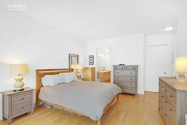 Rented by Sotheby's International Realty | media 6