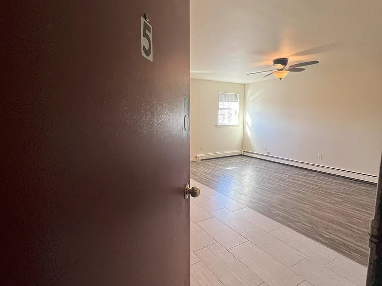 27 E Main St #5 — Photo 2