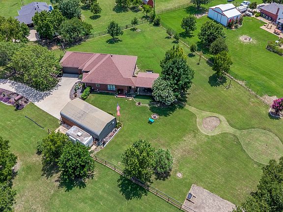 2nd image of 122 Collin Ct