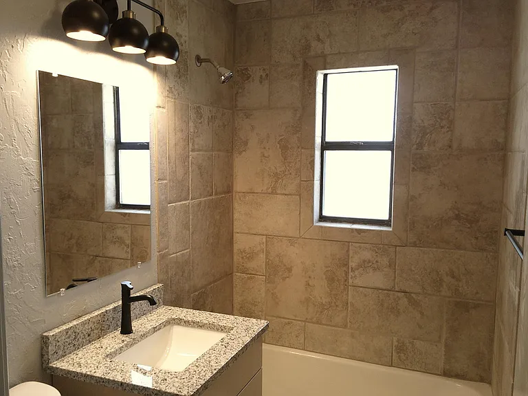 4016 N Sterling Ave — Photo 8