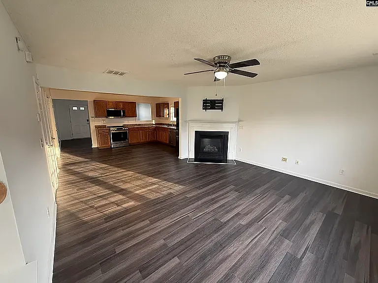 5 bed, 2450 sqft, $2,400 — Photo 3