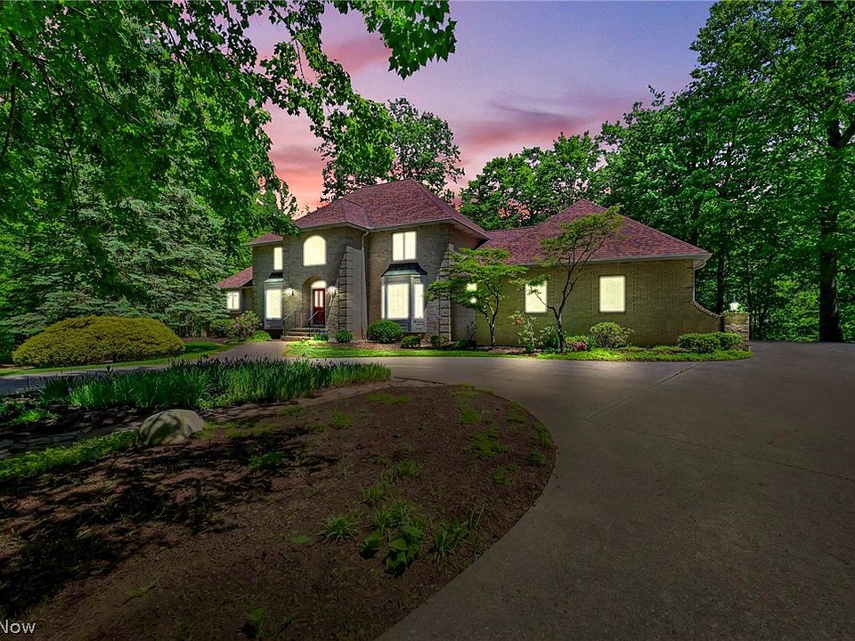 1st image of 9155 Woods Way Dr
