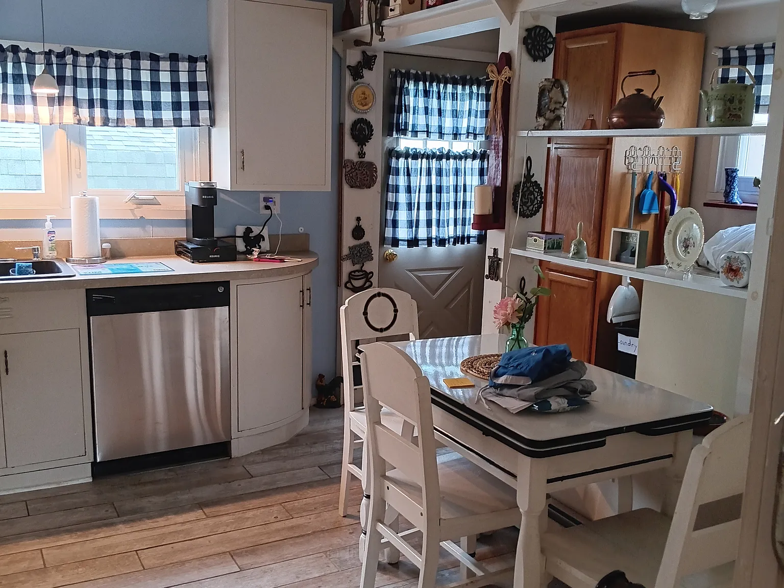 4 bed, 1740 sqft, $2,500 — Photo 2