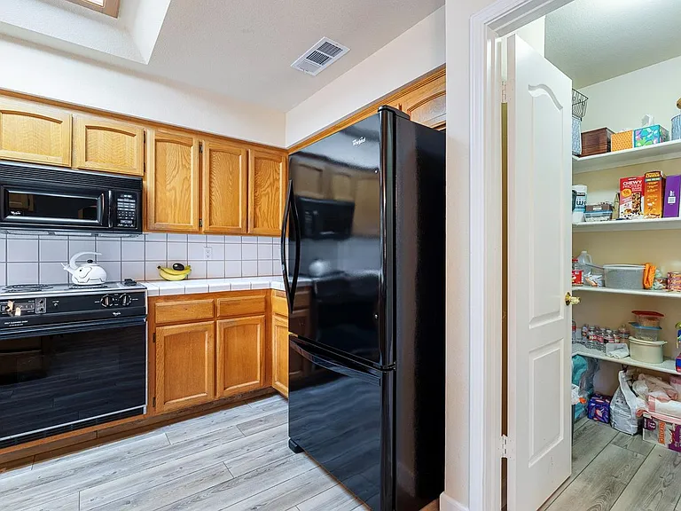 7587 N Spalding Ave — Photo 6