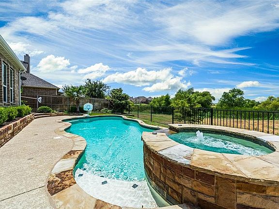 3rd image of 6295 Larkspur Ln