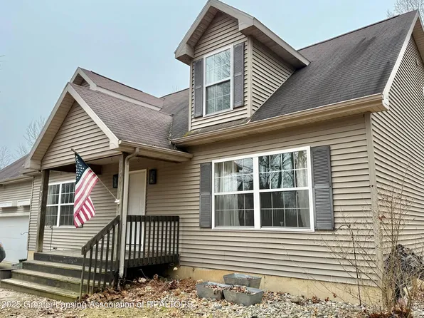 7458 Nolan Dr, Eaton Rapids, MI 48827