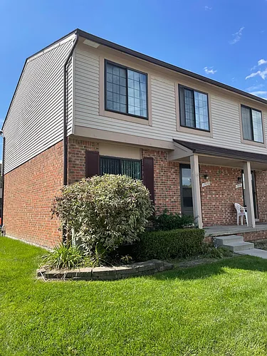 17072 Kingsbrooke Dr Photo 1