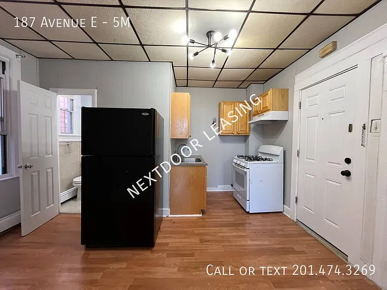 187 Avenue E #5M — Photo 1