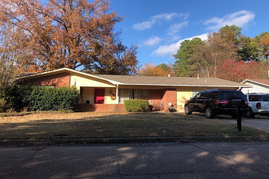 1st image of 17 Green Acre Dr