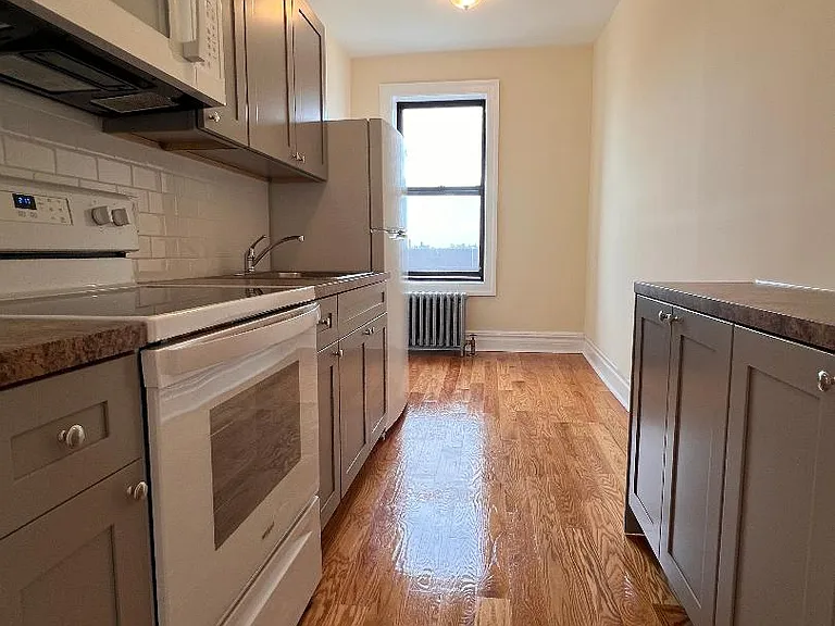 2202 64th St #5 — Photo 2