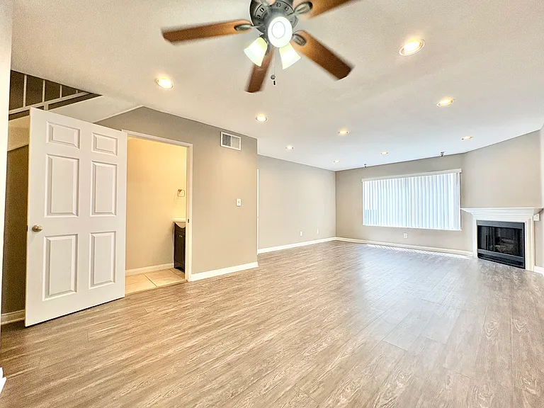14542 Burbank Blvd #3 — Photo 8