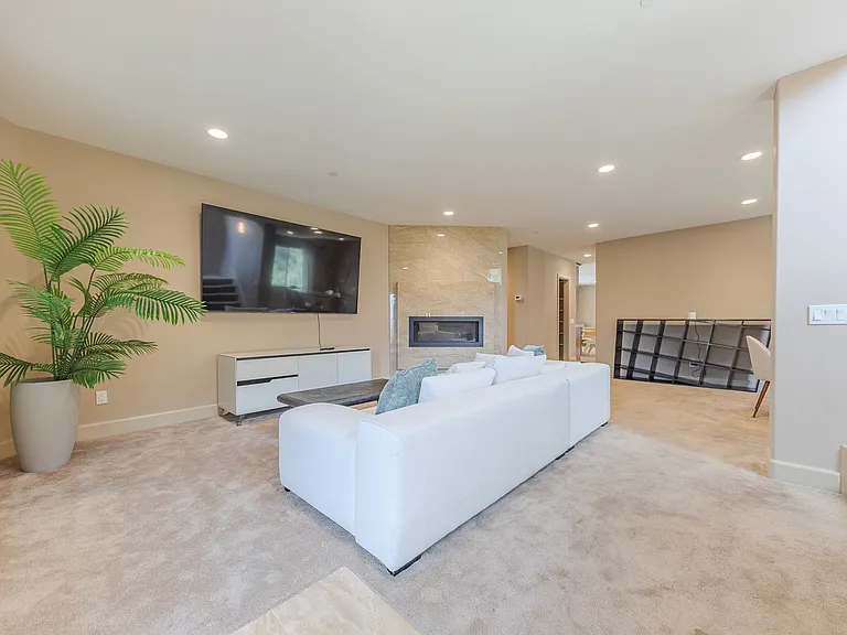 2073 Pasadena Glen Rd — Photo 7