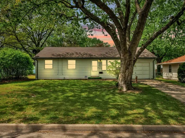 3635 SW Kerry Ave, Topeka, KS 66611