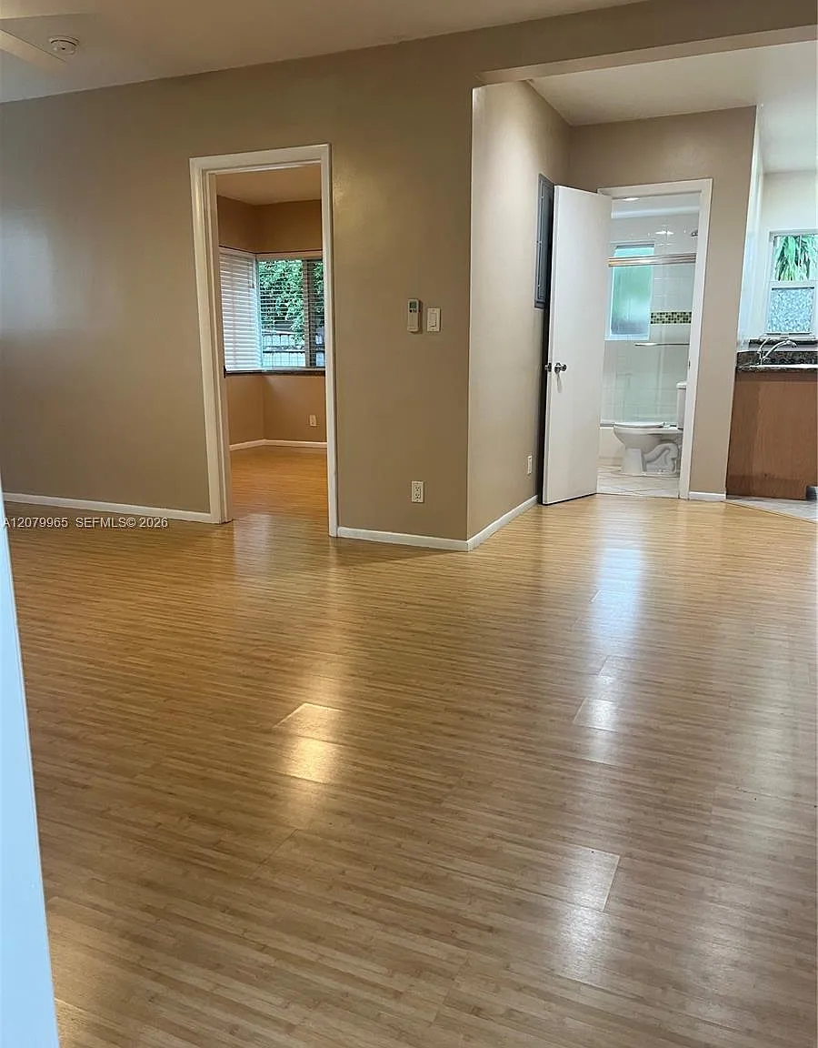 Las Olas Walk Condo — Photo 4