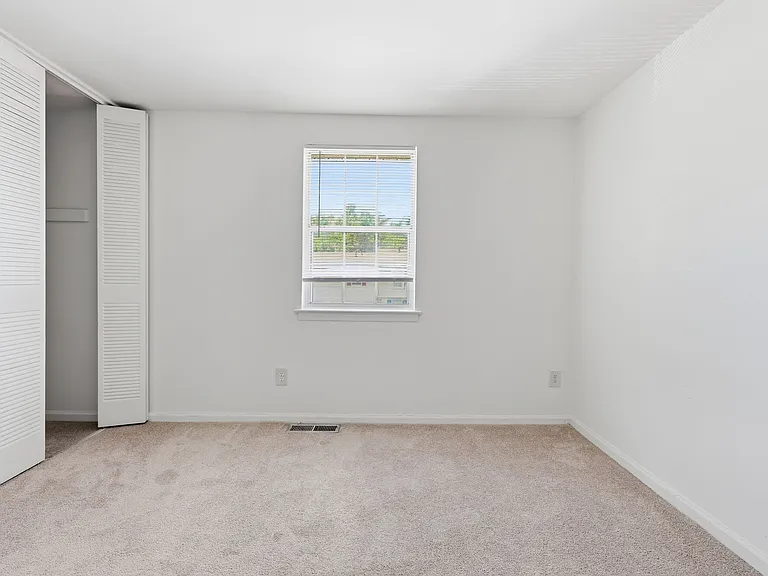 Crown Square Apartments — Photo 19