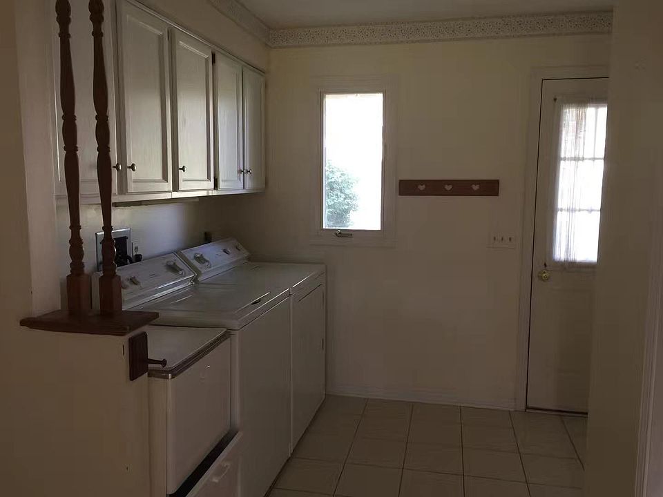 1st image of 21 Bay Colony Dr