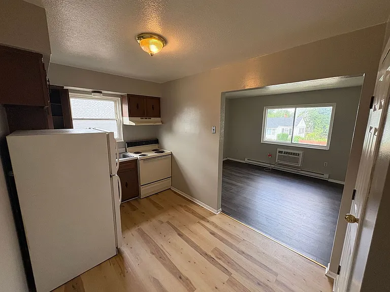 880 Wright Avenue — Photo 4