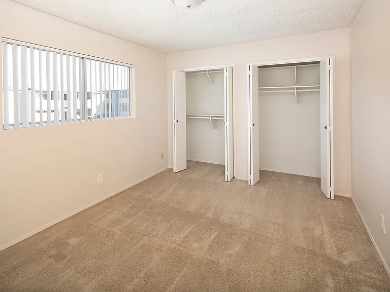 San Remo Court — Photo 6