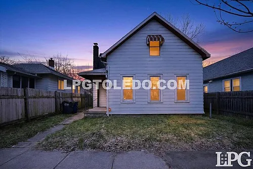 3905 Peru St Photo 1