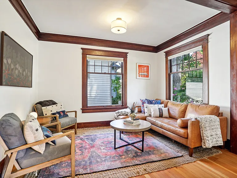 2631 46th Ave SW — Photo 4