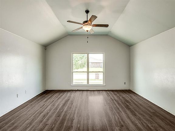 3rd image of 1225 Hickory Creek Dr