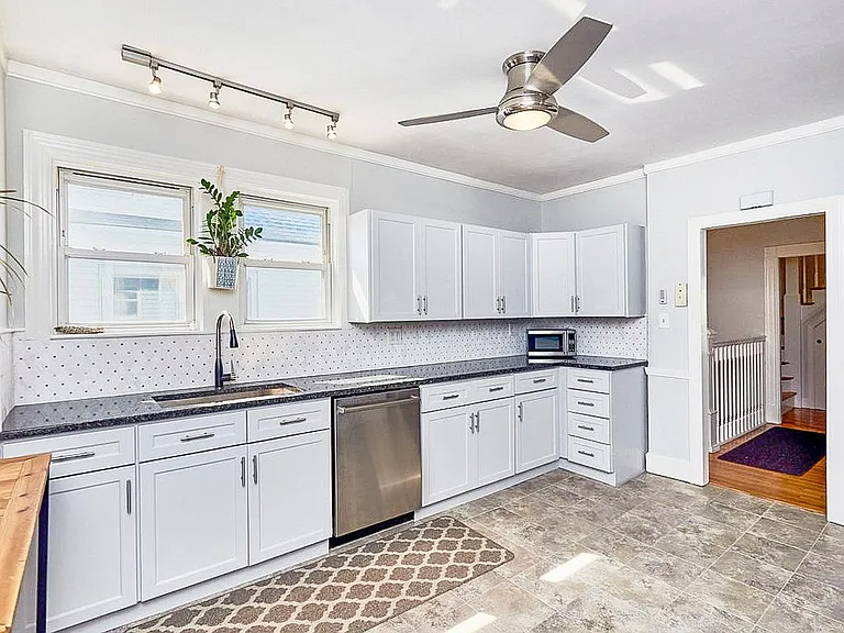 97 Magoun Ave — Photo 5