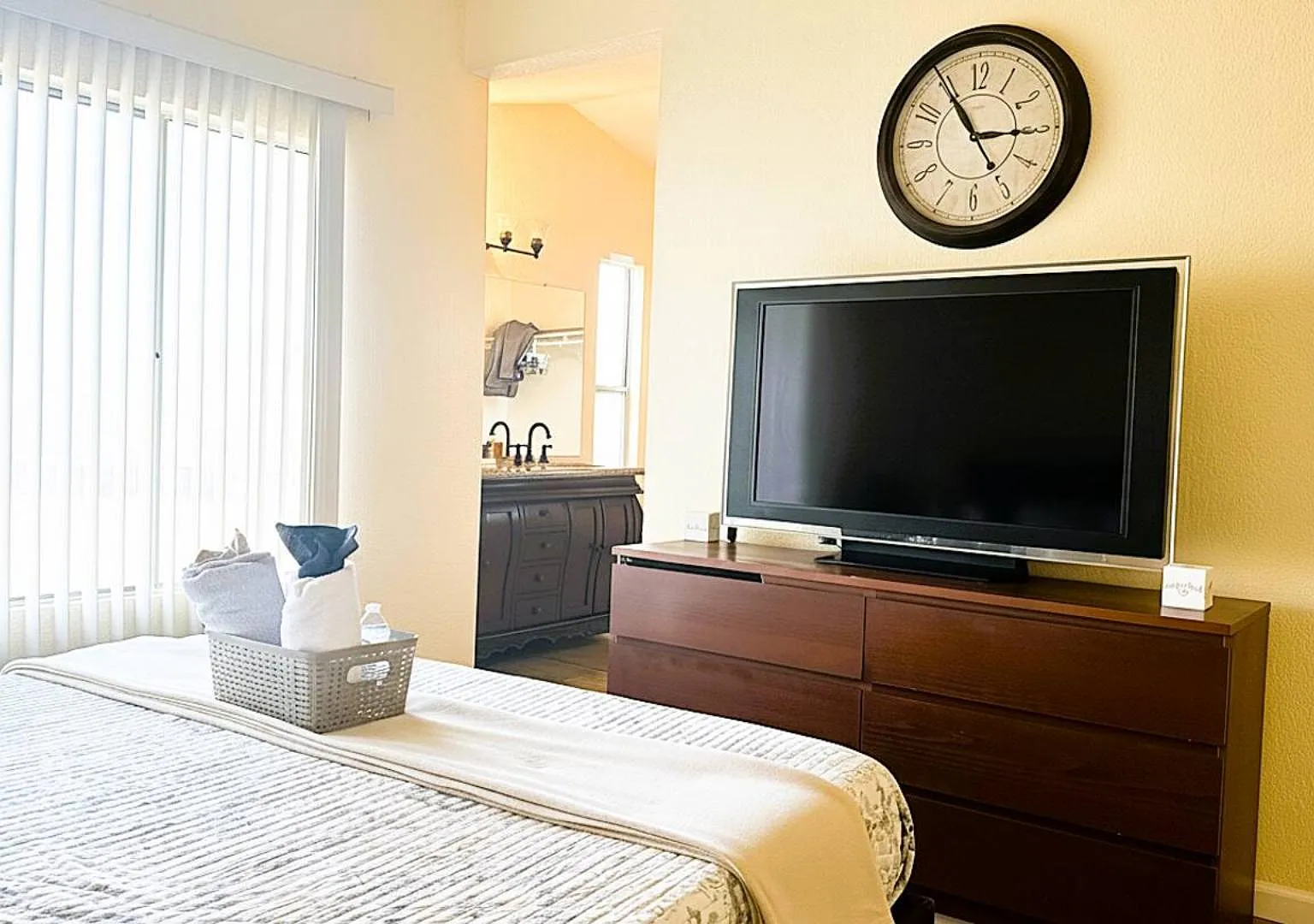 4 bed, 2.0 bath, 1850 sqft, $2,140 — Photo 2