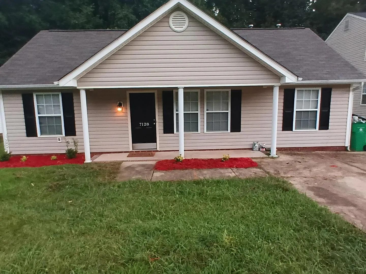 7128 Hunters Glen Dr — Photo 1