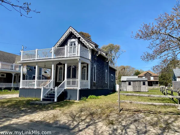 9 Brunswick Ave, Oak Bluffs, MA 02557