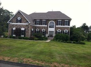 6 Ridgeline Dr, Poughkeepsie, NY 12603