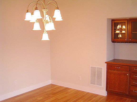 Dining room with stunning chandelier 