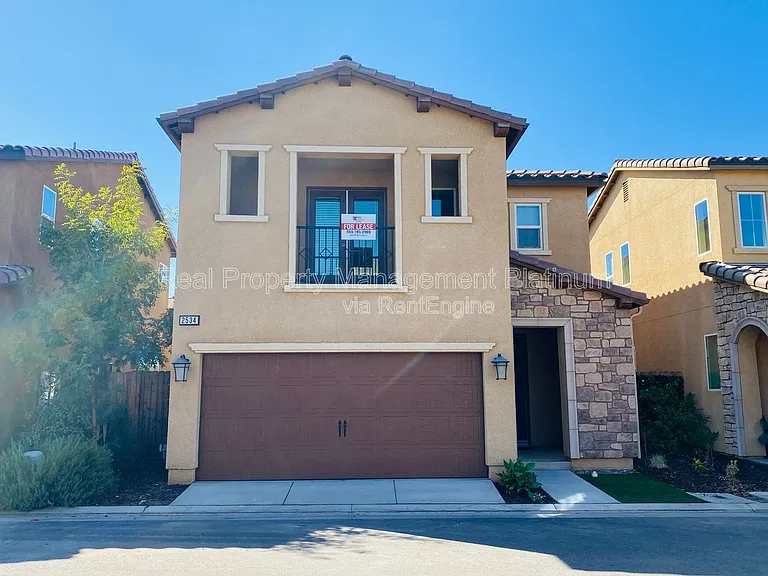 2534 Mustang Dr — Photo 2