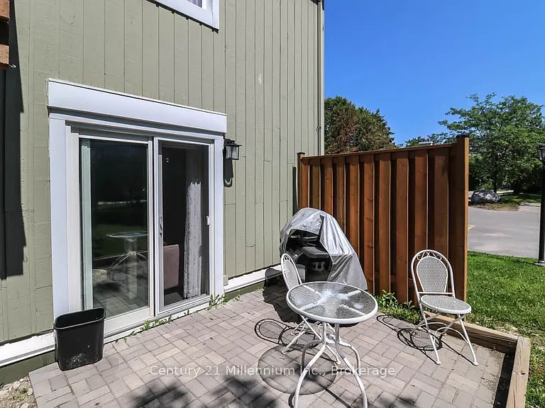 15 Dawson Dr #6 — Photo 18