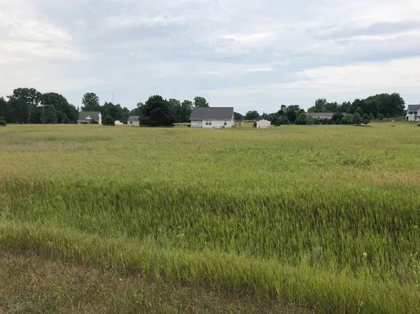 1007/1009 Pyrenees Dr, Lake Isabella, MI 48893