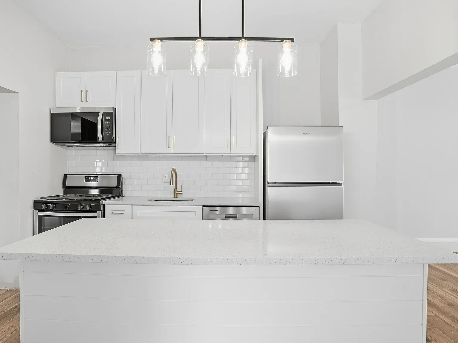 3 bed, 1.5 bath, 2946 sqft, $3,500 — Photo 2