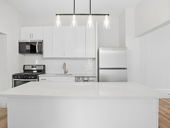 2nd image of 75 Ellis St