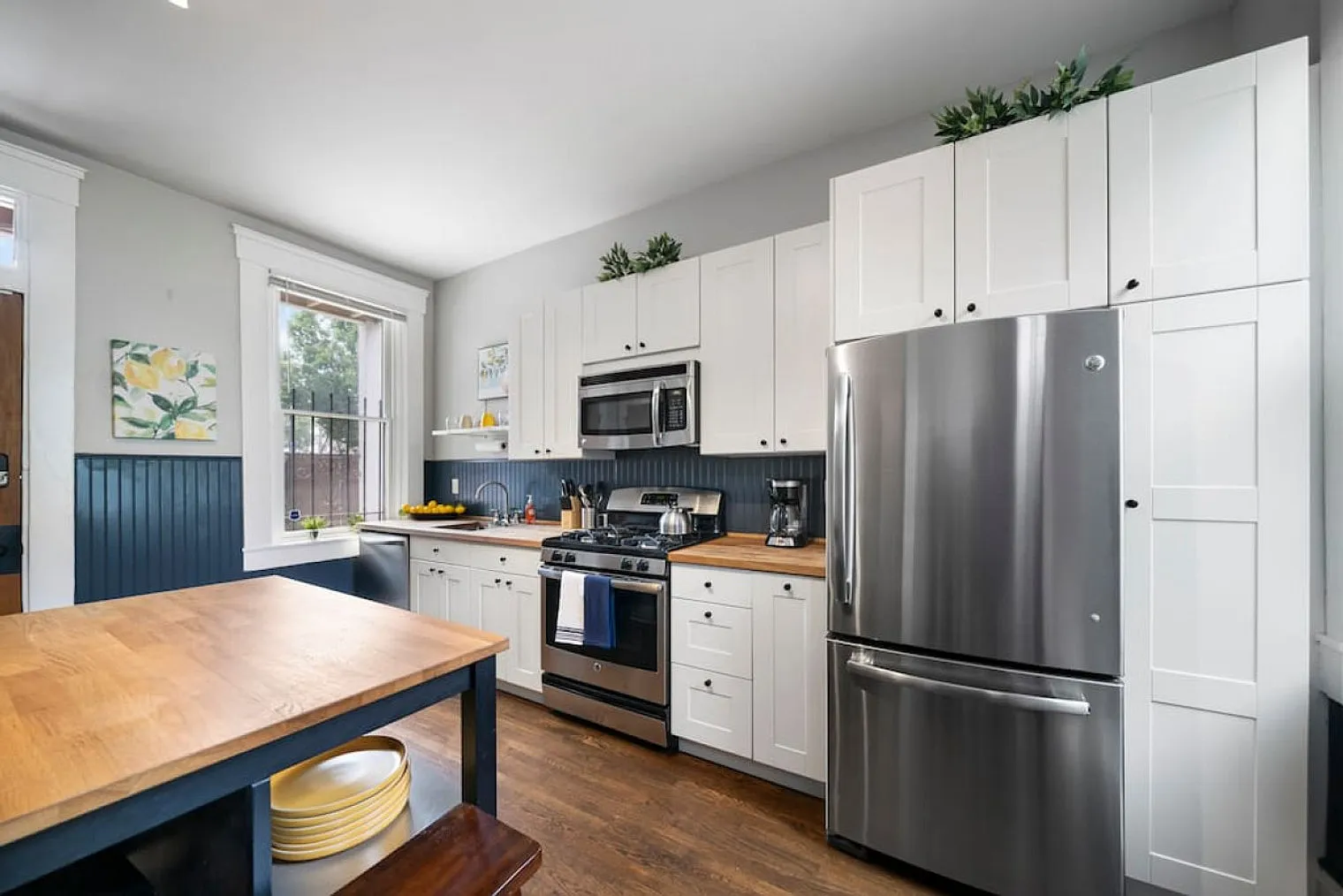 2 bed, 1.0 bath, 1076 sqft, $2,152 — Photo 3
