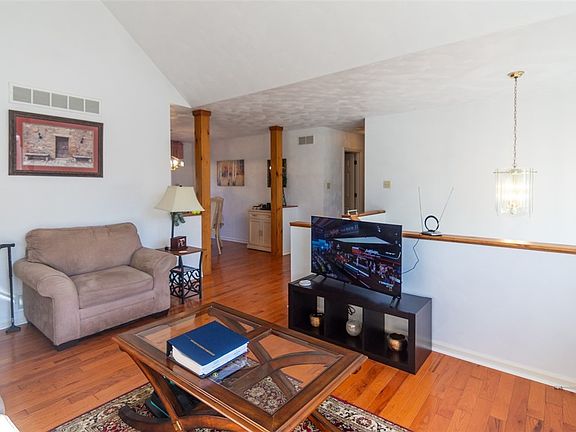 4th image of 1158 Acorn Dr