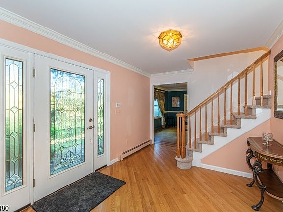 3rd image of 10 JAMES RD