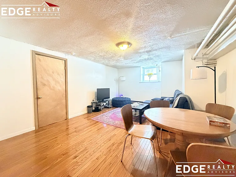 76 Egmont St #A — Photo 4