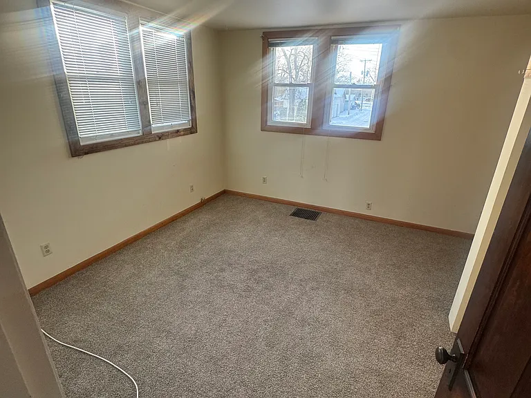 108 S Whitley St — Photo 3