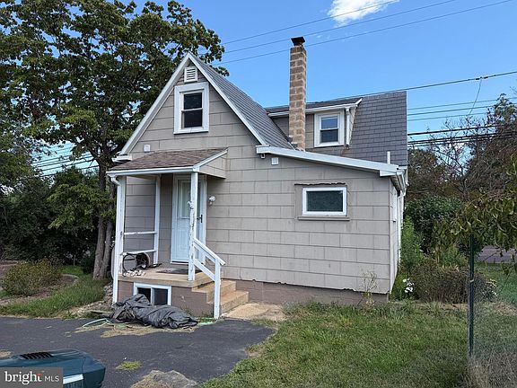 3rd image of 2792 York Rd