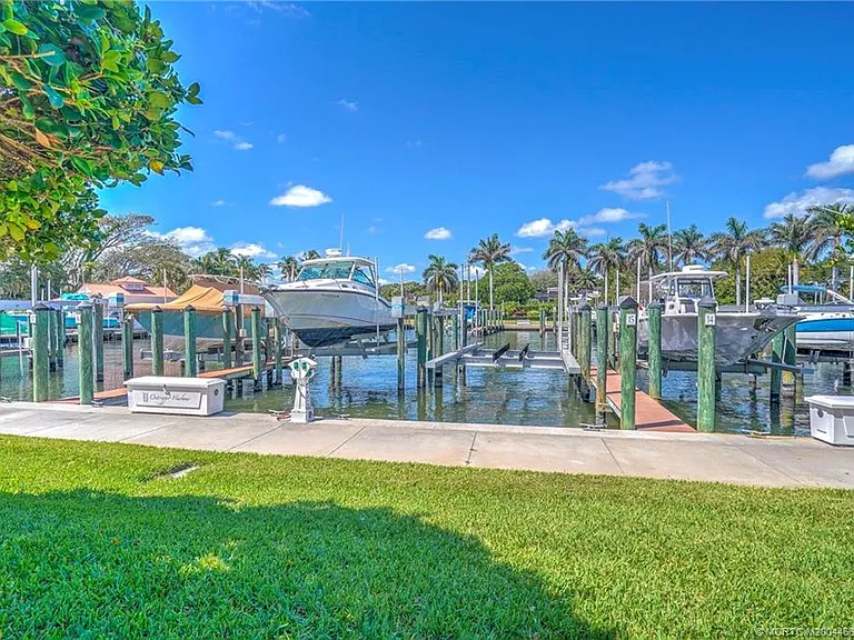 1528 NE Outrigger Landings Dr #208 — Photo 56