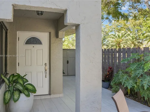 15385 SW 104th Ter APT 5, Miami, FL 33196