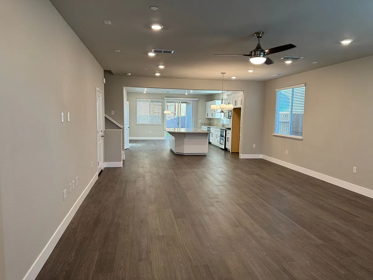 Building Photo - 903 Mirage Ln