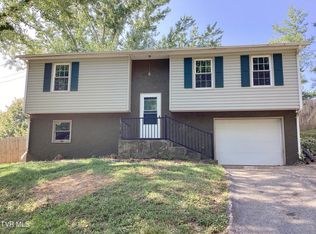 1211 Idlewylde Cir, Johnson City, TN 37601